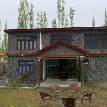 Dream Lodging Skardu Hotel Exterior photo