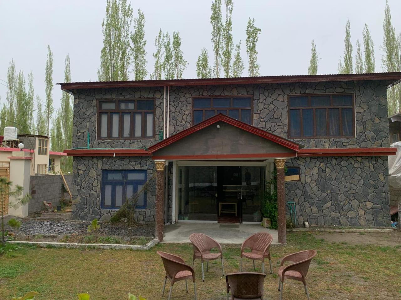 Dream Lodging Skardu Hotel Exterior photo